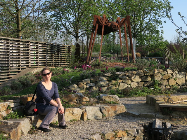 Sabine im Garten 'Natur sucht Garten'