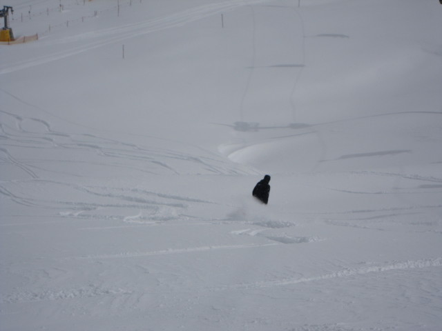 Markus neben der Piste 69b (17. Apr.)