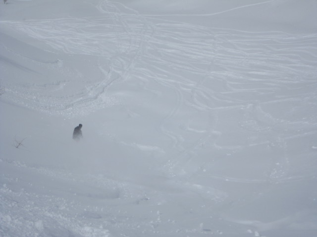 Markus neben der Piste 35 (18. Apr.)