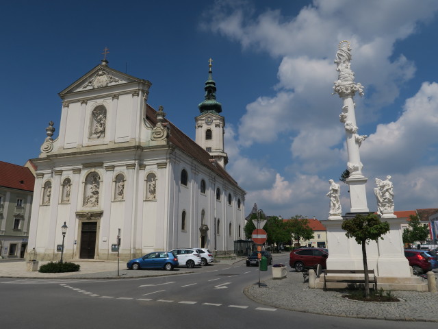 Kath. Pfarrkirche Hl. Dreifaltigkeit und Mariensäule