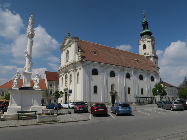 Mariens&auml;ule und Kath. Pfarrkirche Hl. Dreifaltigkeit