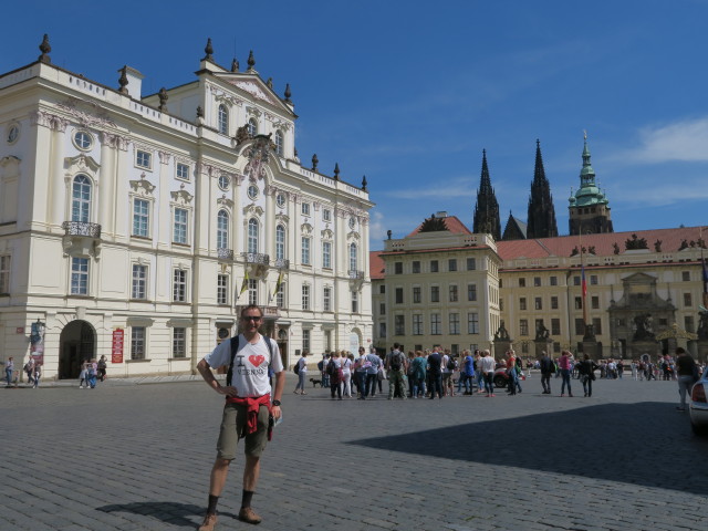 Ich im Ehrenhof der Burg