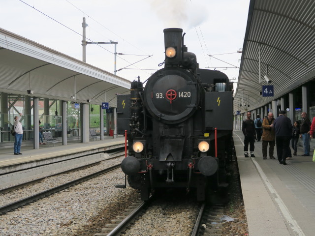 93.1420 mit dem Sonderzug '180 Jahre Eisenbahn' im Bahnhof Wien Floridsdorf