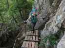 Hanselsteig: Sabine auf der zweiten Holzbrücke