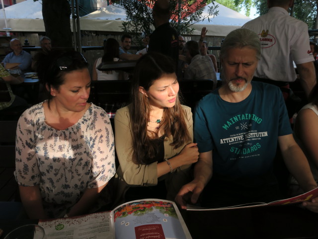 ;Elisabeth, Martina und Peter in Kolariks Luftburg