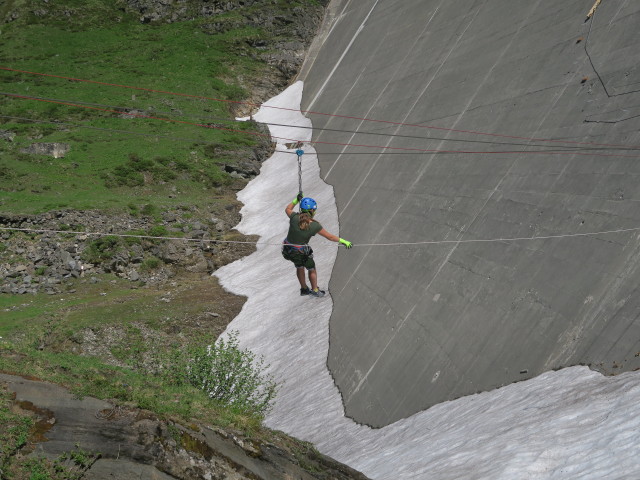 Klettersteig 'MoBo 107': Leonie am Flying Fox