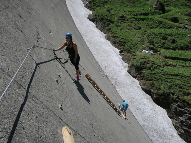 Klettersteig 'MoBo 107': Christina und Hans beim ersten Steigbaum