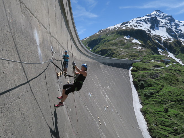 Klettersteig 'MoBo 107': Hans und Christina beim Swing