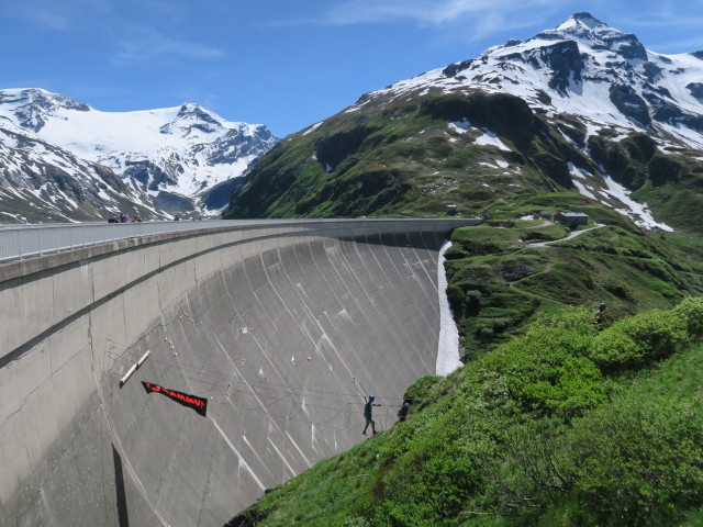 Klettersteig 'MoBo 107': Hans auf der Seilbr&uuml;cke