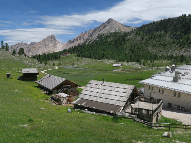 Ücia Lavarela, 2.042 m (17. Juni)