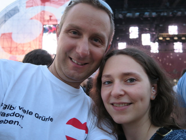 Ich und Sabine bei der Festb&uuml;hne (23. Juni)