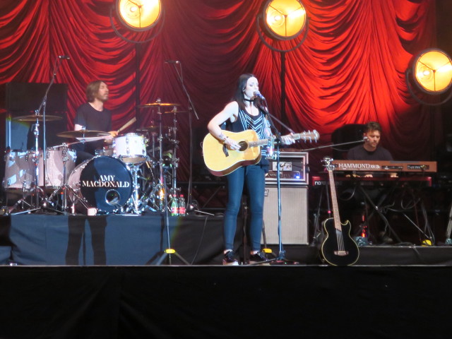 Amy Macdonald auf der Festb&uuml;hne (23. Juni)