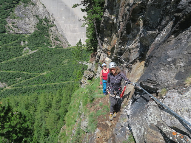 Kölnbrein-Klettersteig: Edith und Irmgard im linken Einstieg