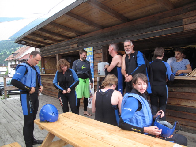 Werner, Angelika, ?, Cornelia, Frank, Josef, Larissa und Sonja im Eddy Rafting Center