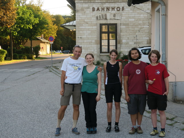 Ich, Sabine, Larissa, Martin und Hannelore beim Bahnhof Payerbach-Reichenau, 493 m