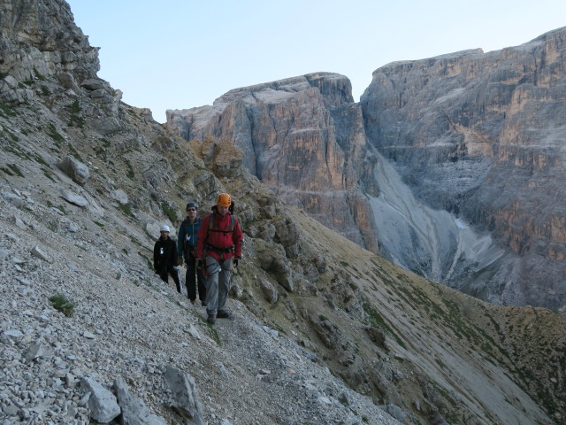 Armin, Ronald und Aaron am Weg 107 zwischen Rifugio Giosuè Carducci und Forcella Maria (16. Juli)