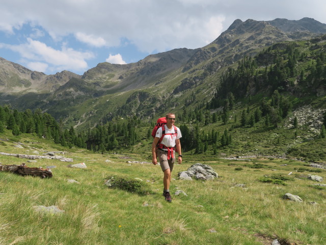 Ich am Weg 16 auf der Schafalm, 2.046 m (22. Juli)