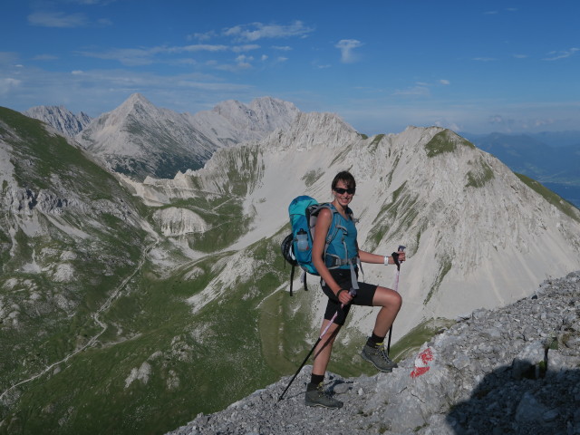 Larissa zwischen Rumer Spitze und Kreuzj&ouml;chl (29. Juli)