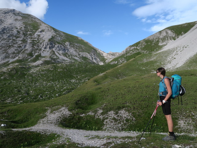 Larissa am Weg 5 zwischen Kreuzj&ouml;chl und Pfeish&uuml;tte (29. Juli)