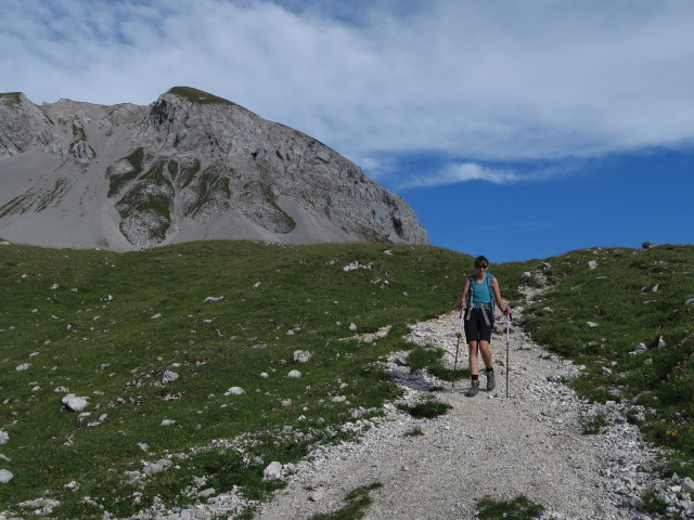 Larissa am Weg 5 zwischen Kreuzjöchl und Pfeishütte (29. Juli)