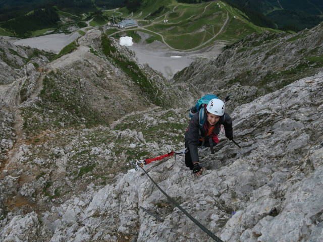 Innsbrucker Klettersteig: Larissa zwischen Seegrubenscharte und &Ouml;stlicher Kaminspitze (30. Juli)