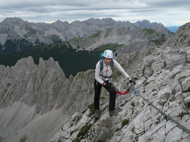 Innsbrucker Klettersteig: Larissa zwischen &Ouml;stlicher Kaminspitze und Mittlerer Kaminspitze (30. Juli)