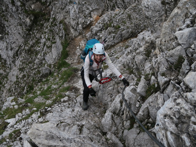 Innsbrucker Klettersteig: Larissa zwischen Mittlerer Kaminspitze und Seufzerbr&uuml;cke (30. Juli)