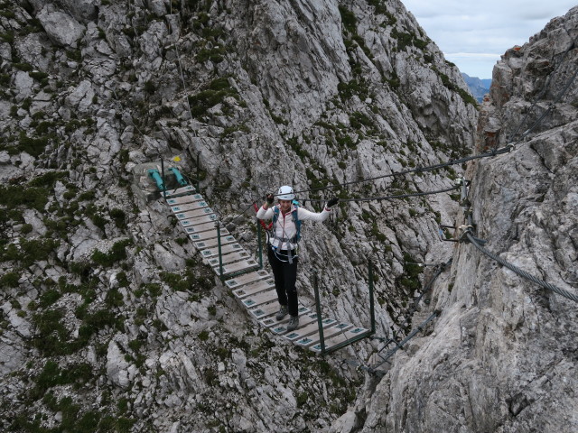 Innsbrucker Klettersteig: Larissa auf der Seufzerbr&uuml;cke (30. Juli)