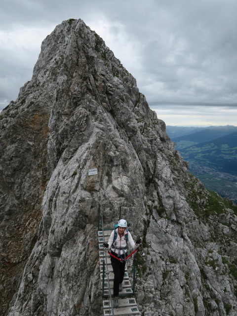 Innsbrucker Klettersteig: Larissa auf der Seufzerbrücke (30. Juli)