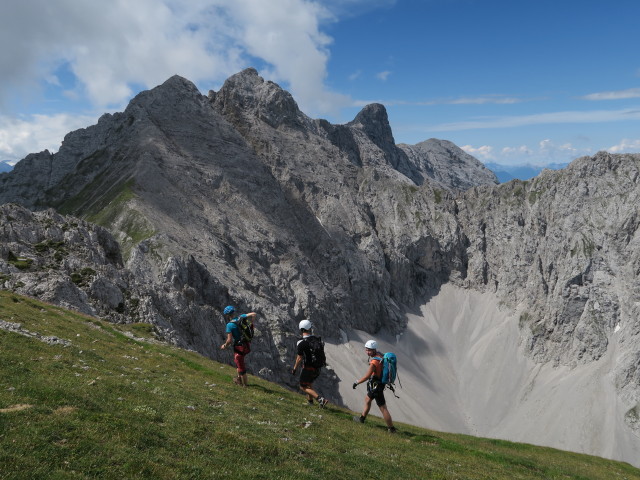 Innsbrucker Klettersteig: Larissa auf der &Ouml;stlichen Sattelspitze, 2.369 m (30. Juli)