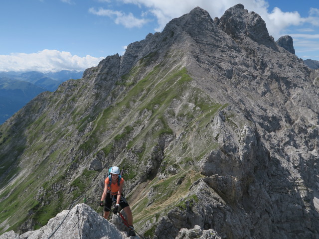 Innsbrucker Klettersteig: Larissa zwischen Westlicher Sattelspitze und Ausstieg (30. Juli)