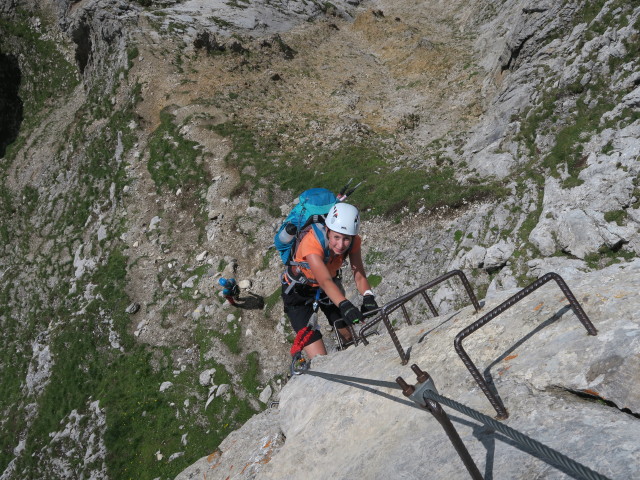 Innsbrucker Klettersteig: Larissa zwischen Westlicher Sattelspitze und Ausstieg (30. Juli)