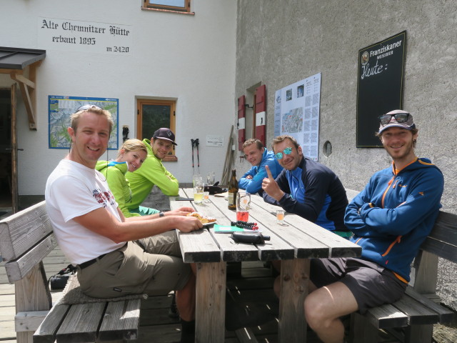 Ich, Sigrid, Christian, ?, Stefan und ? bei der Chemnitzer H&uuml;tte, 2.419 m (5. Aug.)