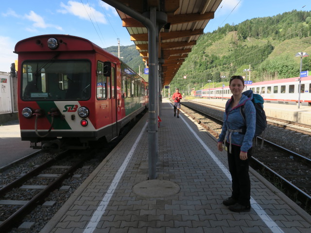 Sabine im Bahnhof Unzmarkt, 735 m (12. Aug.)