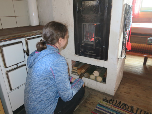 Sabine in der Bernhard-Fest-H&uuml;tte, 1.980 m (12. Aug.)