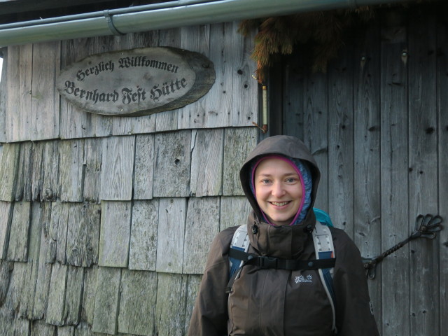 Sabine bei der Bernhard-Fest-H&uuml;tte, 1.980 m (13. Aug.)
