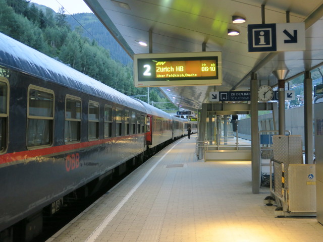 EN 464 im Bahnhof St. Anton am Arlberg, 1.309 m