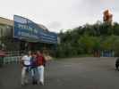 Ich, Mama und Papa am Parkplatz