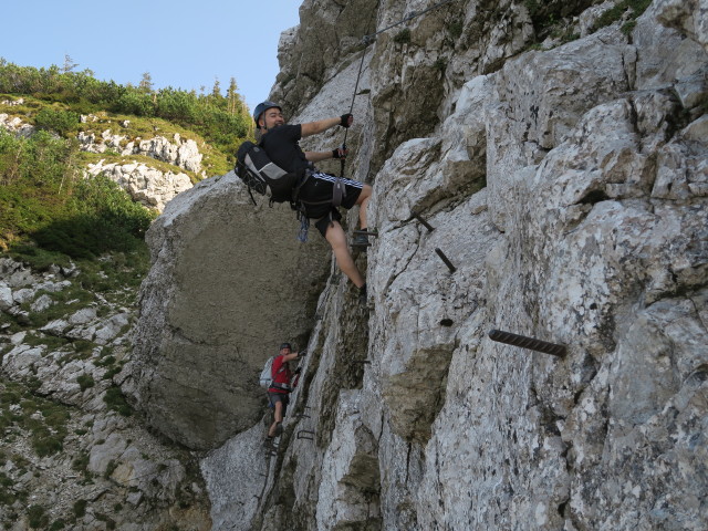 Heli-Kraft-Klettersteig: Erich und Lin zwischen Riesenleiter und 1. Seilbrücke (8. Sep.)