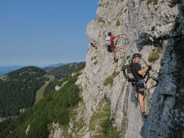 Heli-Kraft-Klettersteig: Erich und Lin zwischen 1. und 2. Seilbrücke (8. Sep.)