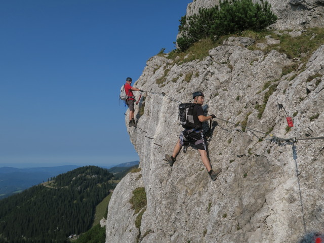 Heli-Kraft-Klettersteig: Erich und Lin zwischen 2. und 3. Seilbrücke (8. Sep.)