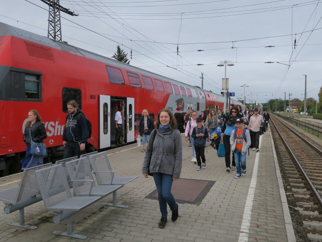 Sabine im Bahnhof, 381 m