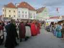 Einzug aller Mitwirkenden am Hauptplatz