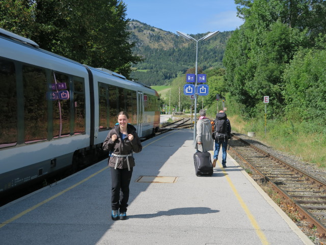 Sabine im Bahnhof Grünbach am Schneeberg, 557 m