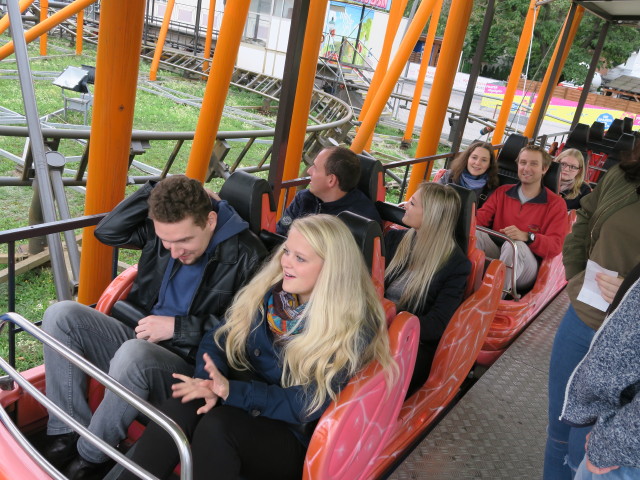 Norbert, Viktoria, Stefan, Katharina, Sabine, ich und Alexandra in der Super-8er-Bahn