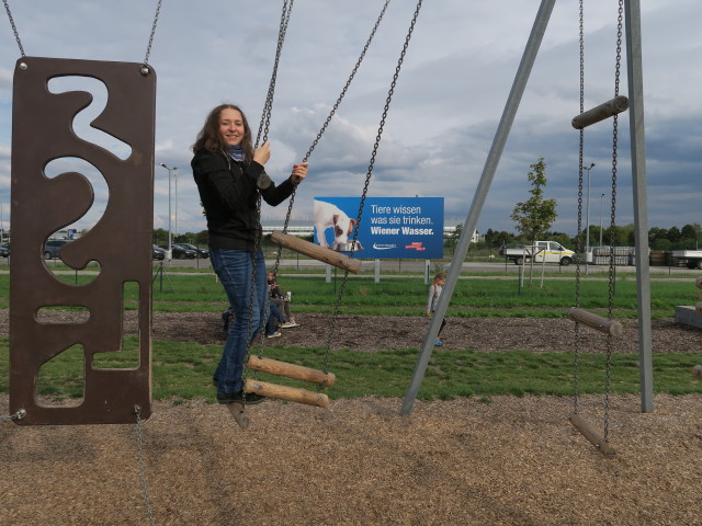 Sabine in der Station 'Klettertour'