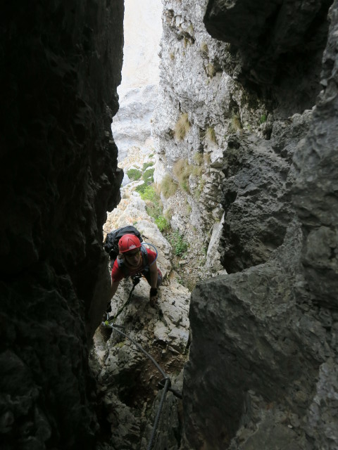 Königschusswand-Klettersteig: Carmen in der Höhle