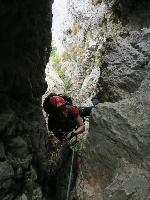 Königschusswand-Klettersteig: Carmen in der Höhle