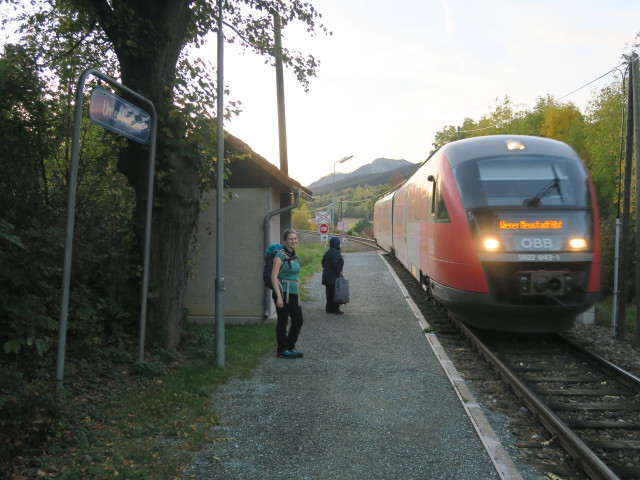 Sabine im Bahnhof Unterh&ouml;flein