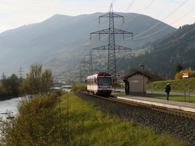 R 3322 im Bahnhof Hollersbach